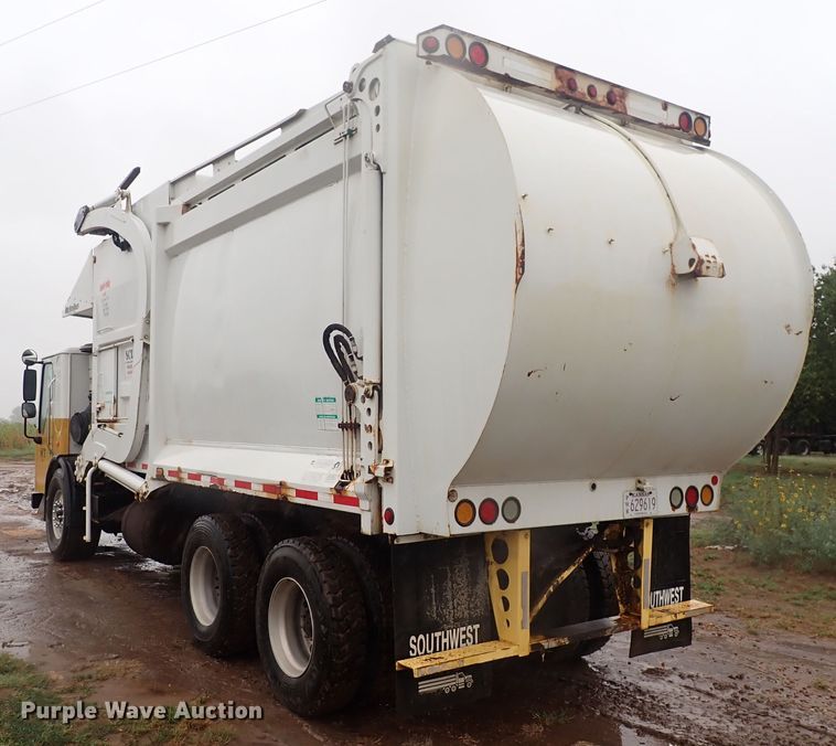 image for item DQ2948 2005 Freightliner Condor  refuse truck