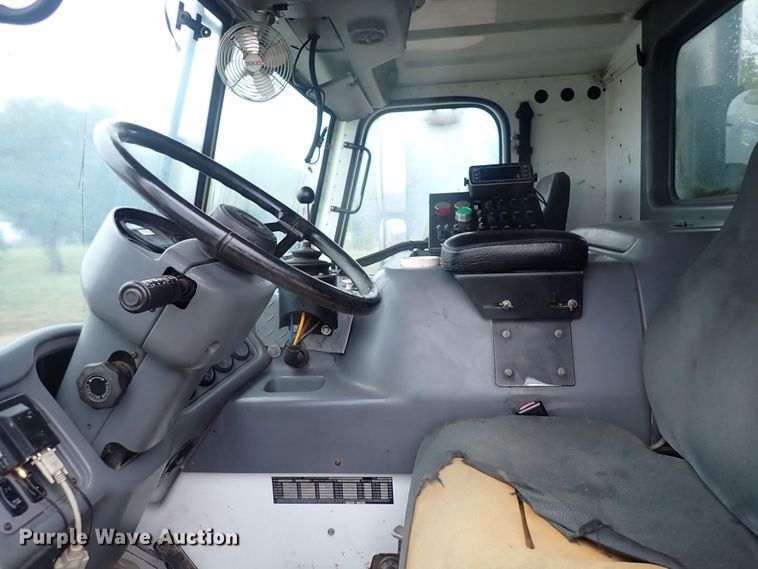 image for item DQ2948 2005 Freightliner Condor  refuse truck