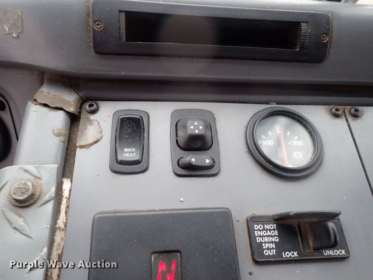 image for item DQ2948 2005 Freightliner Condor  refuse truck