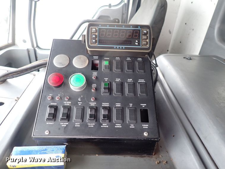 image for item DQ2948 2005 Freightliner Condor  refuse truck