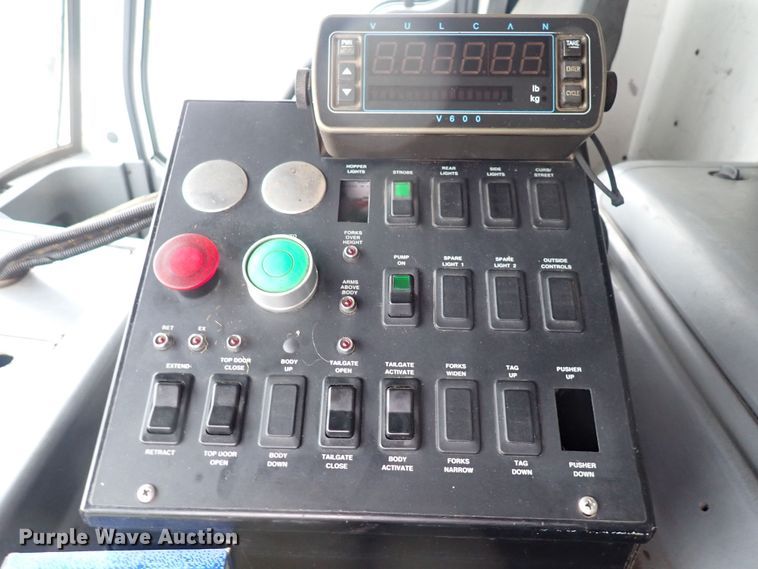 image for item DQ2948 2005 Freightliner Condor  refuse truck