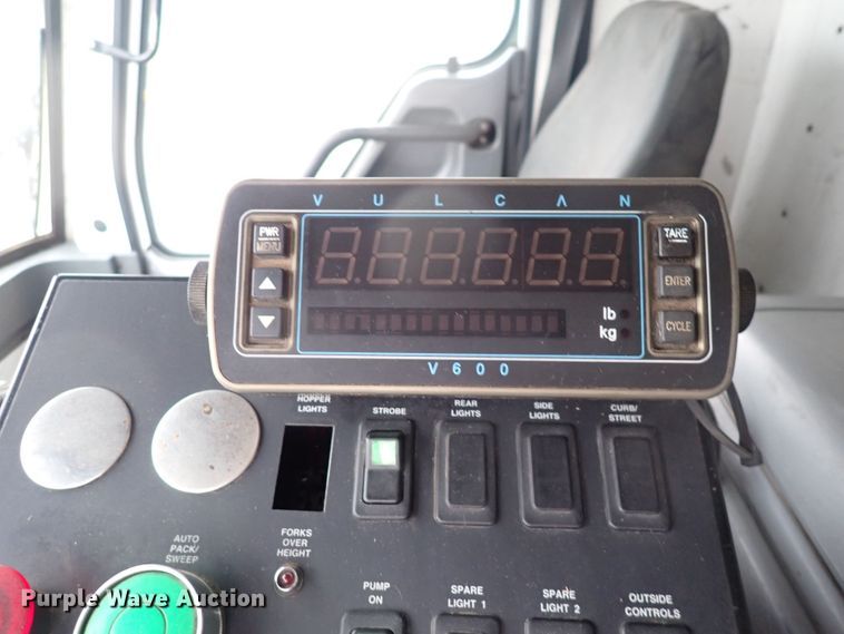 image for item DQ2948 2005 Freightliner Condor  refuse truck