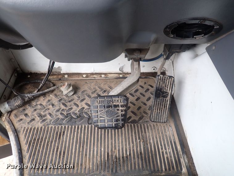 image for item DQ2948 2005 Freightliner Condor  refuse truck