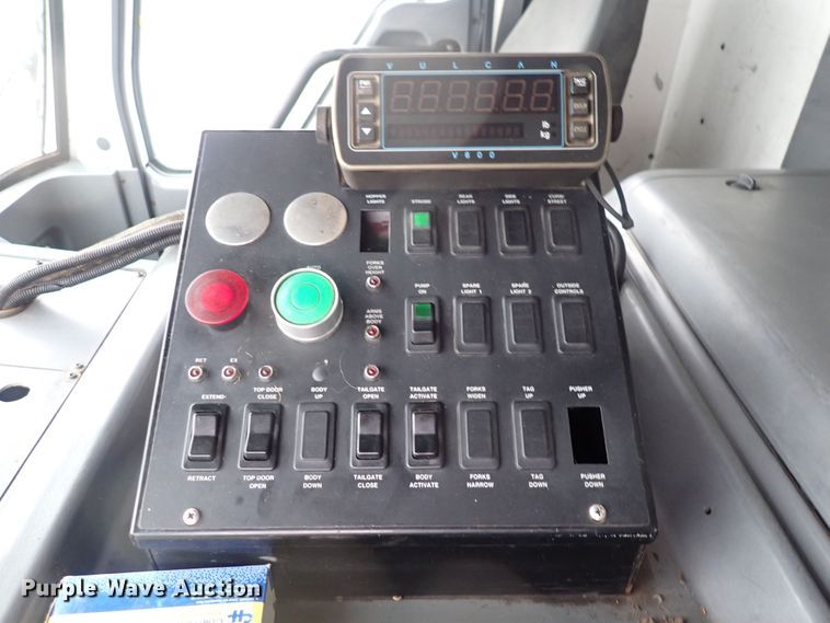 image for item DQ2948 2005 Freightliner Condor  refuse truck