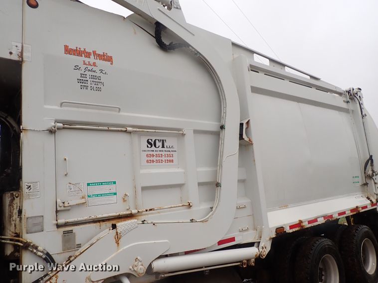 image for item DQ2948 2005 Freightliner Condor  refuse truck