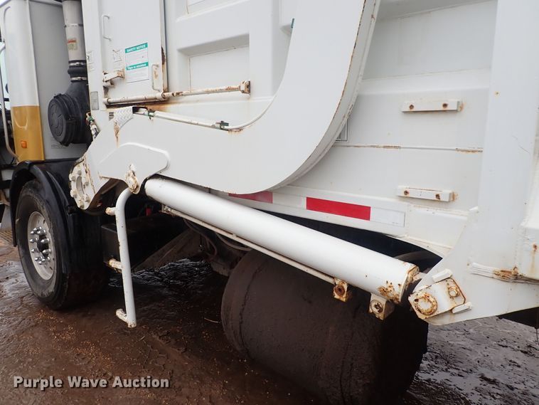 image for item DQ2948 2005 Freightliner Condor  refuse truck