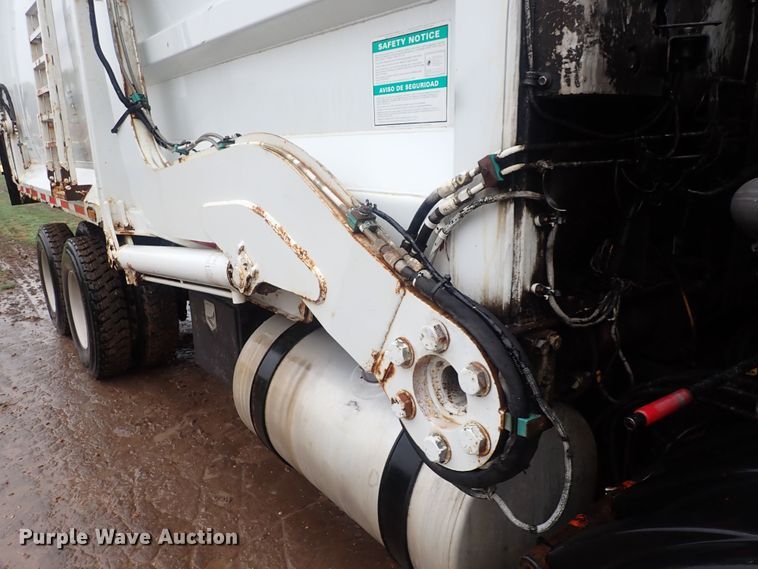 image for item DQ2948 2005 Freightliner Condor  refuse truck