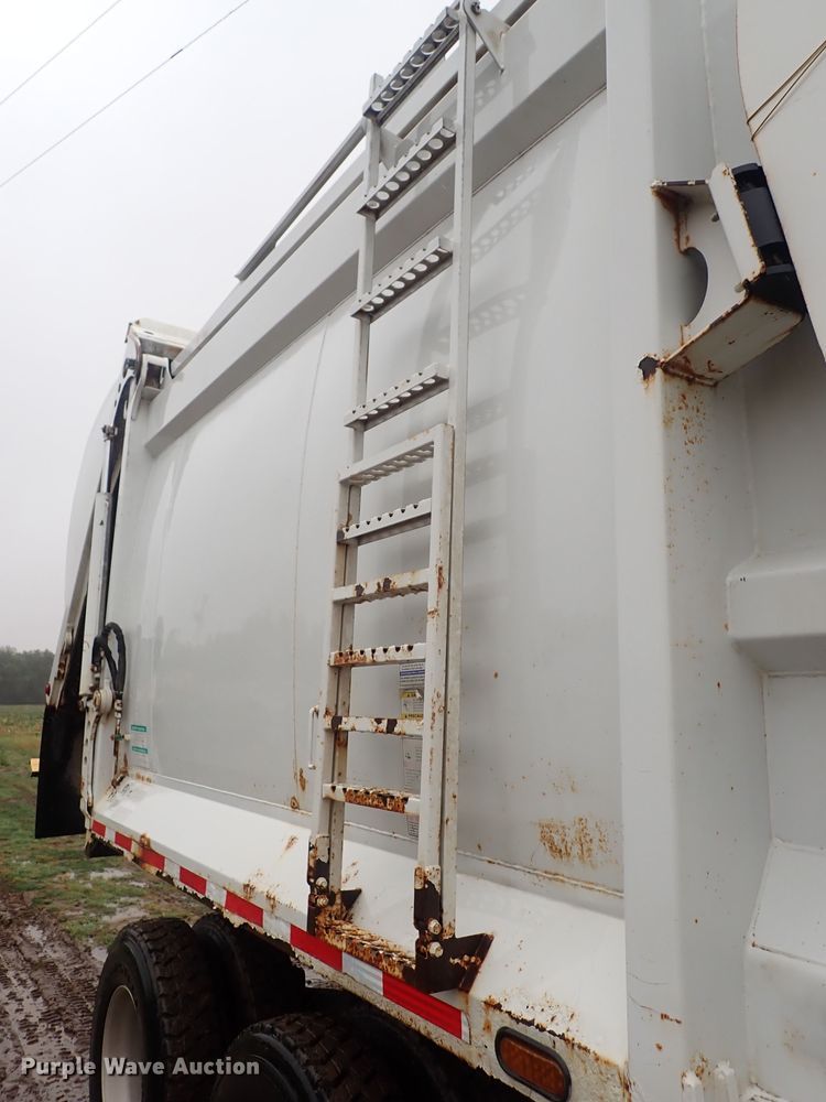 image for item DQ2948 2005 Freightliner Condor  refuse truck