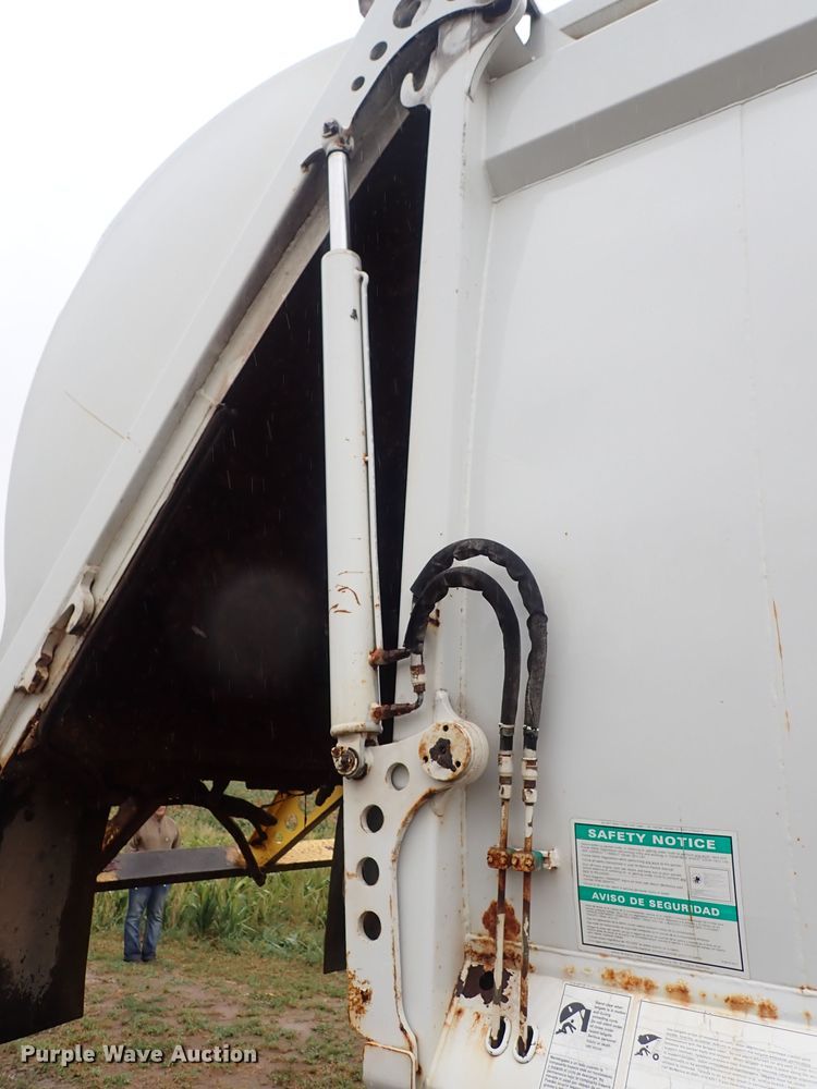 image for item DQ2948 2005 Freightliner Condor  refuse truck