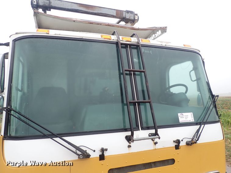 image for item DQ2948 2005 Freightliner Condor  refuse truck