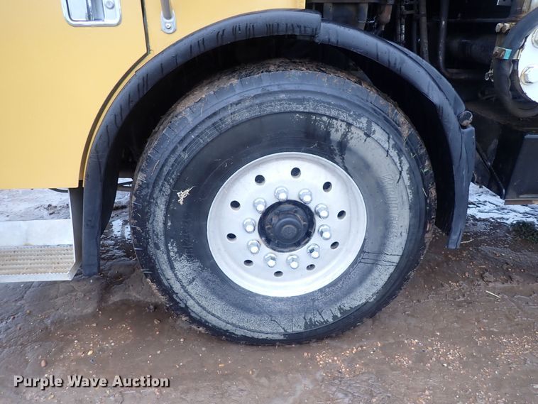 image for item DQ2948 2005 Freightliner Condor  refuse truck