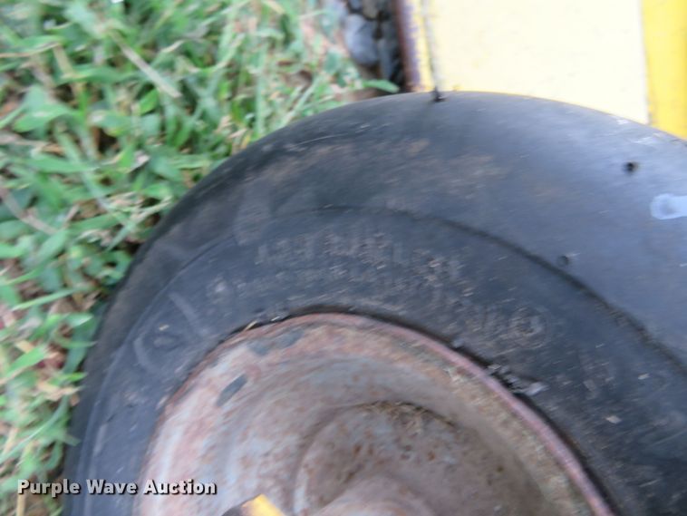 image for item DR0124 (2) lawn mowers