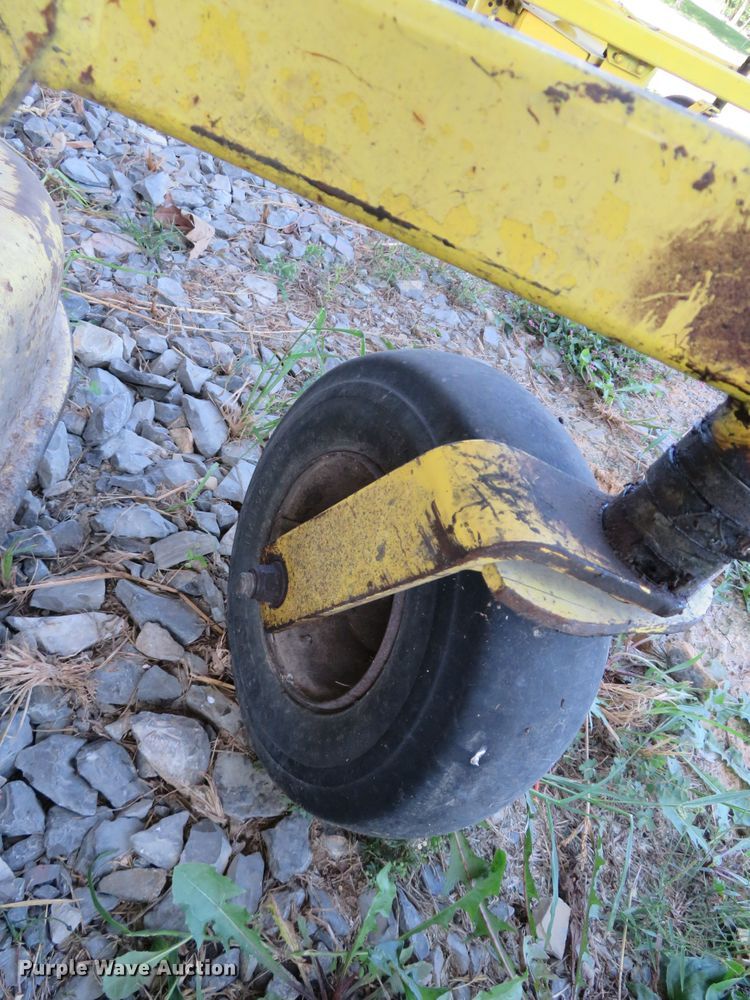 image for item DR0124 (2) lawn mowers