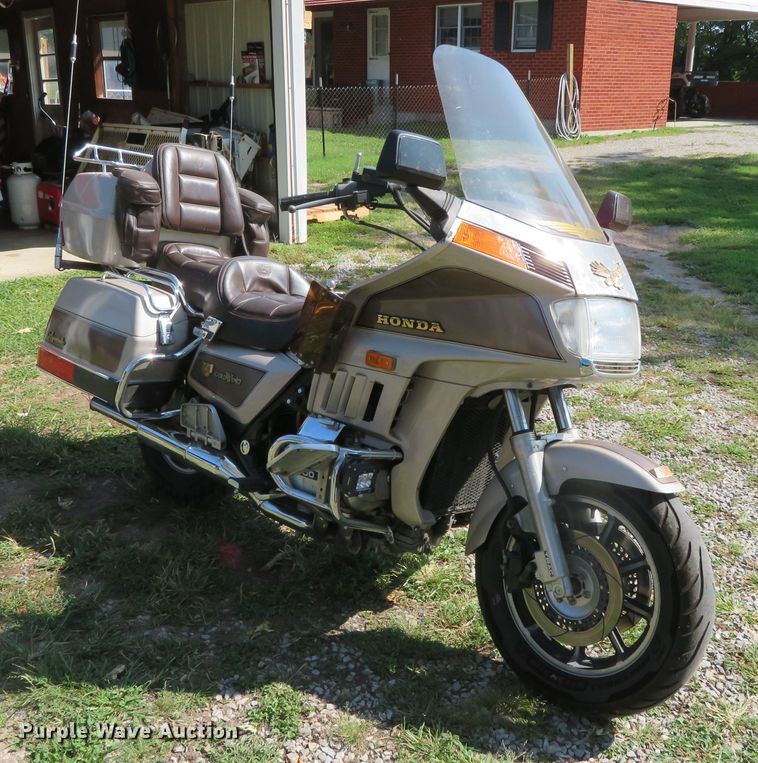 image for item DR0129 1985 Honda Gold Wing Aspencade  motorcycle