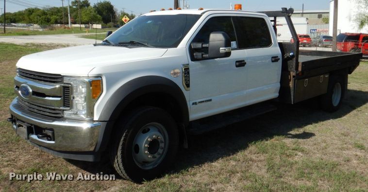 image for item DR2026 2017 Ford F450 Super Duty XLT  Crew Cab flatbed truck
