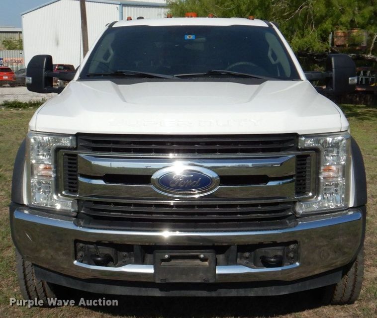 image for item DR2026 2017 Ford F450 Super Duty XLT  Crew Cab flatbed truck