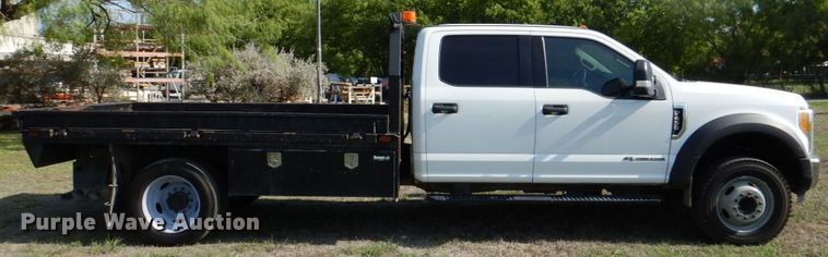 image for item DR2026 2017 Ford F450 Super Duty XLT  Crew Cab flatbed truck