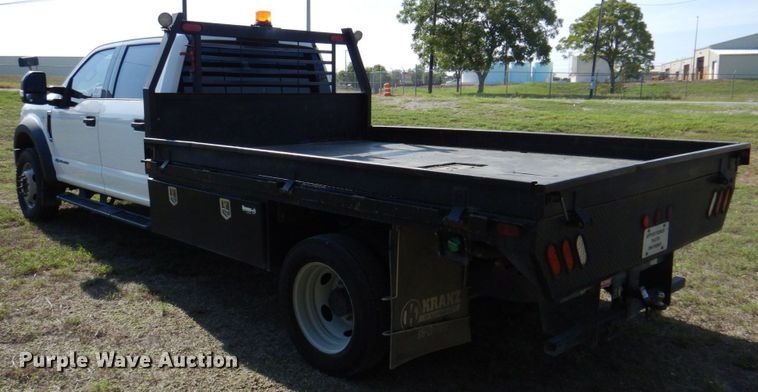 image for item DR2026 2017 Ford F450 Super Duty XLT  Crew Cab flatbed truck