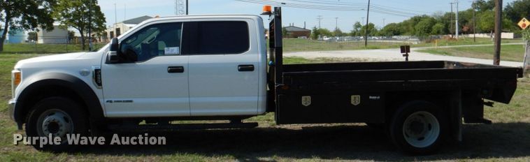 image for item DR2026 2017 Ford F450 Super Duty XLT  Crew Cab flatbed truck