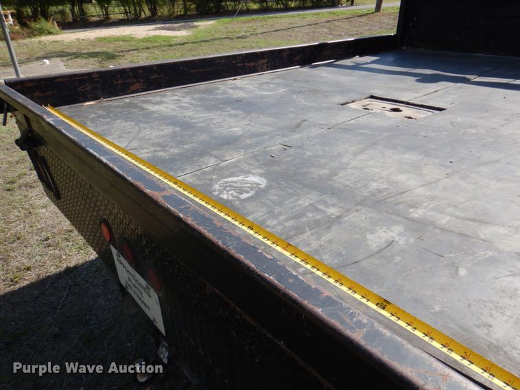 image for item DR2026 2017 Ford F450 Super Duty XLT  Crew Cab flatbed truck