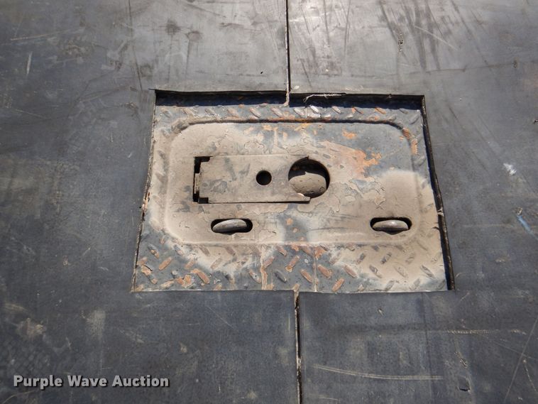 image for item DR2026 2017 Ford F450 Super Duty XLT  Crew Cab flatbed truck