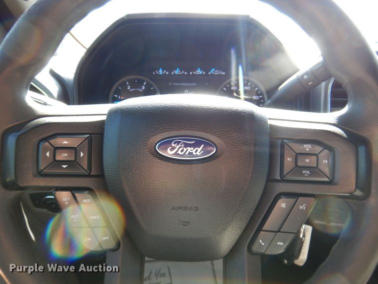 image for item DR2026 2017 Ford F450 Super Duty XLT  Crew Cab flatbed truck