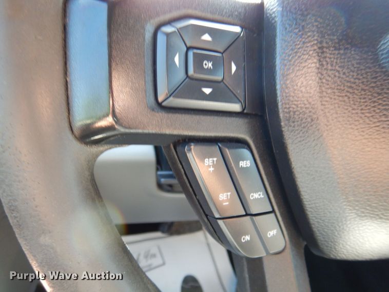 image for item DR2026 2017 Ford F450 Super Duty XLT  Crew Cab flatbed truck