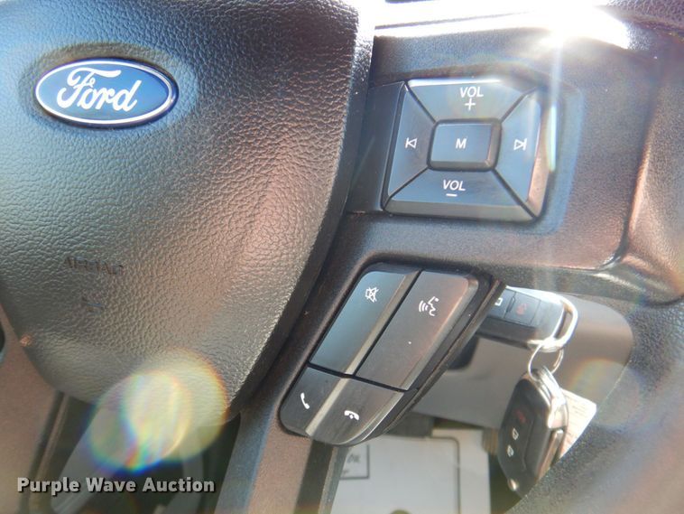 image for item DR2026 2017 Ford F450 Super Duty XLT  Crew Cab flatbed truck