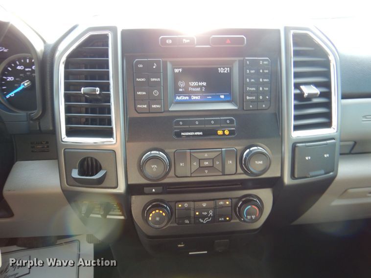 image for item DR2026 2017 Ford F450 Super Duty XLT  Crew Cab flatbed truck