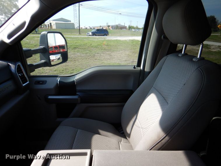 image for item DR2026 2017 Ford F450 Super Duty XLT  Crew Cab flatbed truck