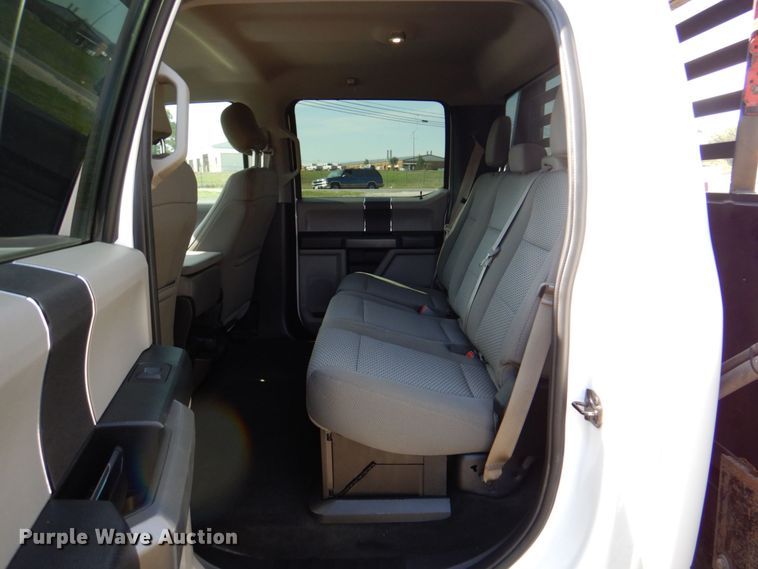 image for item DR2026 2017 Ford F450 Super Duty XLT  Crew Cab flatbed truck