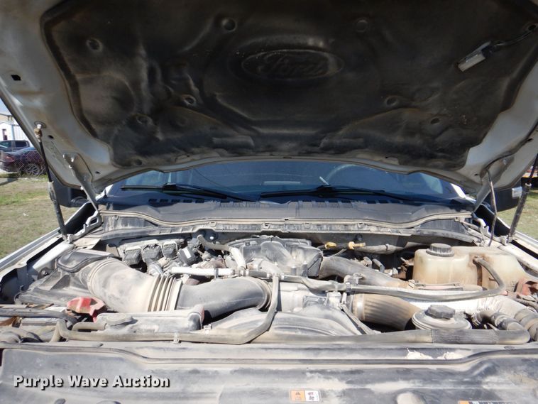 image for item DR2026 2017 Ford F450 Super Duty XLT  Crew Cab flatbed truck