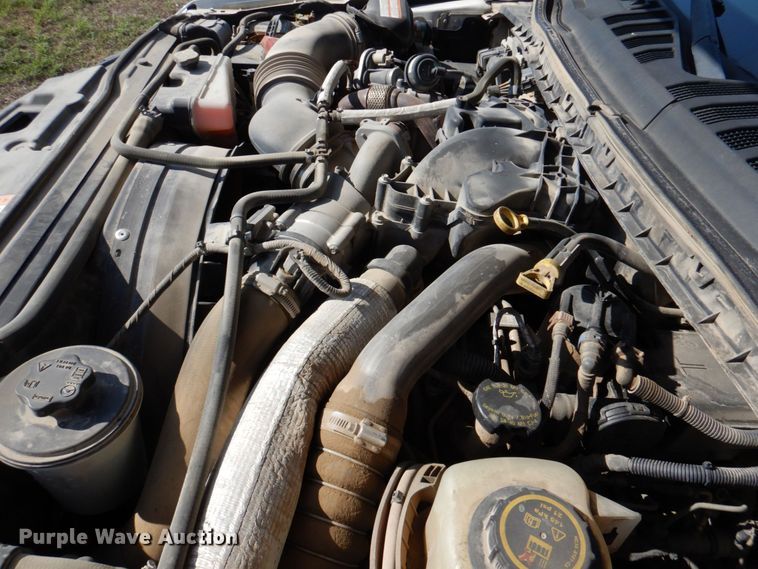 image for item DR2026 2017 Ford F450 Super Duty XLT  Crew Cab flatbed truck