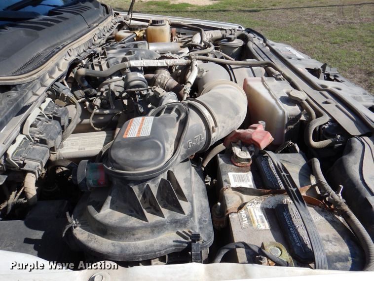 image for item DR2026 2017 Ford F450 Super Duty XLT  Crew Cab flatbed truck