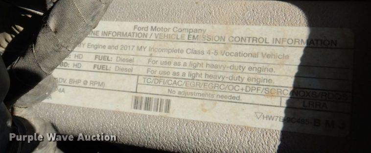 image for item DR2026 2017 Ford F450 Super Duty XLT  Crew Cab flatbed truck