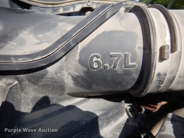 image for item DR2026 2017 Ford F450 Super Duty XLT  Crew Cab flatbed truck