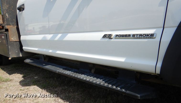 image for item DR2026 2017 Ford F450 Super Duty XLT  Crew Cab flatbed truck