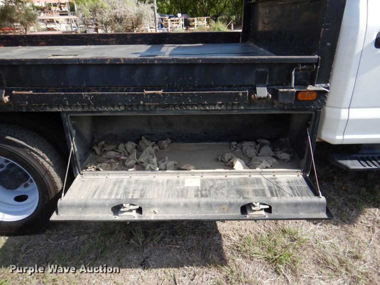 image for item DR2026 2017 Ford F450 Super Duty XLT  Crew Cab flatbed truck