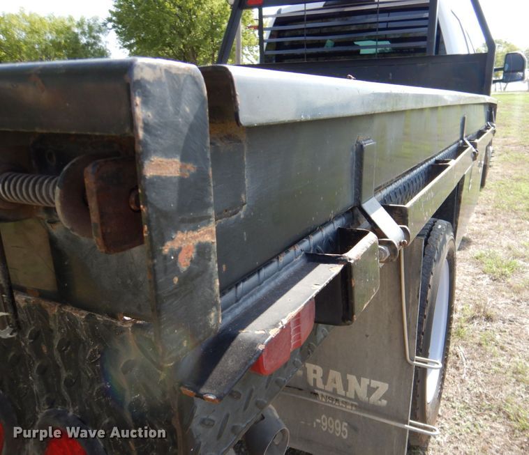 image for item DR2026 2017 Ford F450 Super Duty XLT  Crew Cab flatbed truck