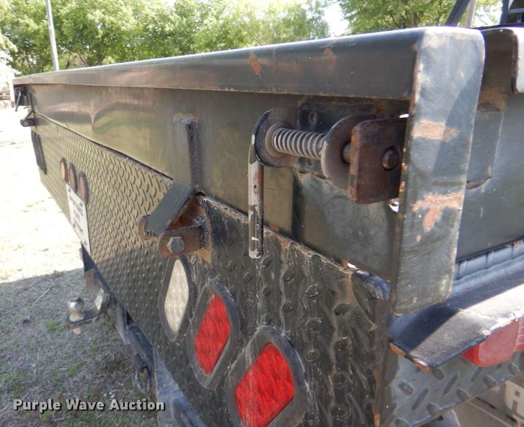 image for item DR2026 2017 Ford F450 Super Duty XLT  Crew Cab flatbed truck