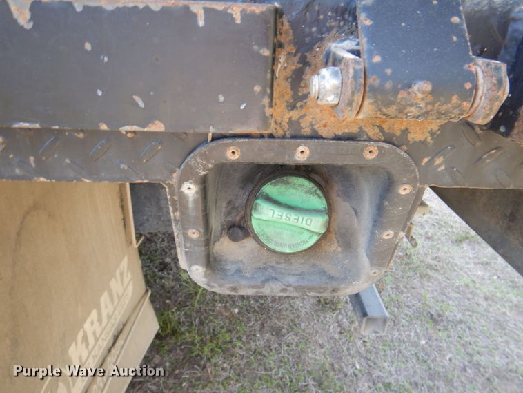 image for item DR2026 2017 Ford F450 Super Duty XLT  Crew Cab flatbed truck