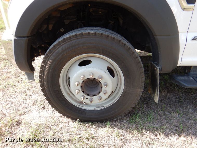 image for item DR2026 2017 Ford F450 Super Duty XLT  Crew Cab flatbed truck