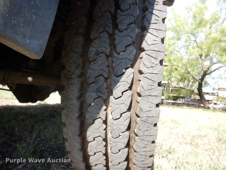 image for item DR2026 2017 Ford F450 Super Duty XLT  Crew Cab flatbed truck