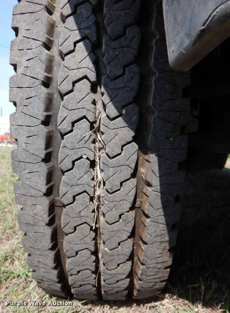 image for item DR2026 2017 Ford F450 Super Duty XLT  Crew Cab flatbed truck