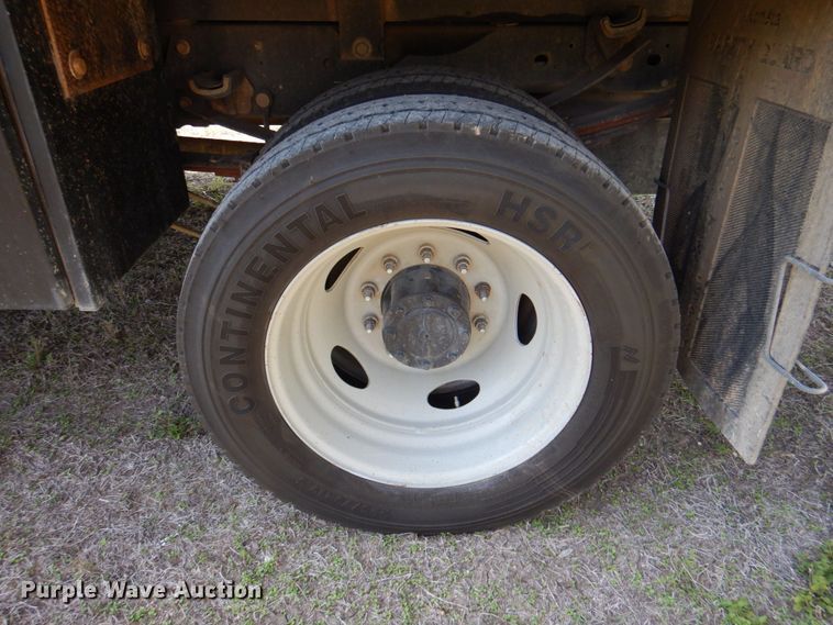 image for item DR2026 2017 Ford F450 Super Duty XLT  Crew Cab flatbed truck