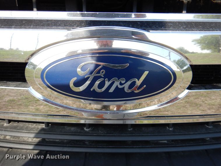 image for item DR2026 2017 Ford F450 Super Duty XLT  Crew Cab flatbed truck