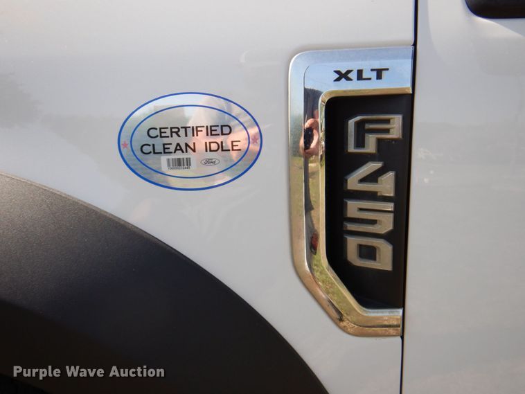 image for item DR2026 2017 Ford F450 Super Duty XLT  Crew Cab flatbed truck