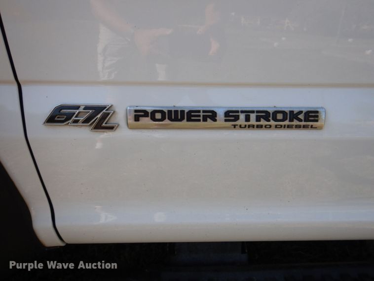 image for item DR2026 2017 Ford F450 Super Duty XLT  Crew Cab flatbed truck