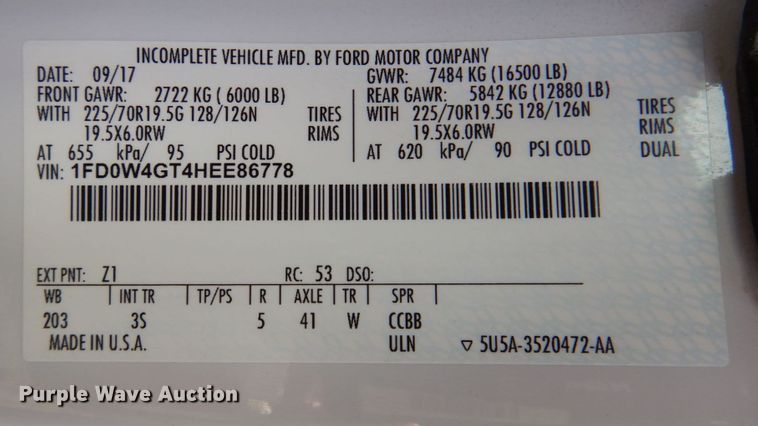 image for item DR2026 2017 Ford F450 Super Duty XLT  Crew Cab flatbed truck