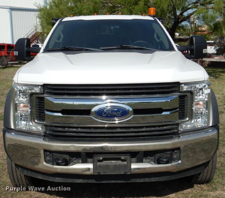 image for item DR2027 2018 Ford F450 Super Duty XLT  Crew Cab flatbed truck